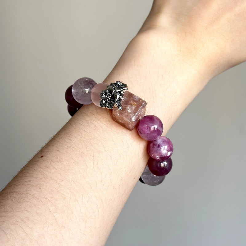 Energy bracelet with Amethyst, Pink Lepidolite, and Rose Quartz – promotes healing, emotional clarity, and feminine strength.