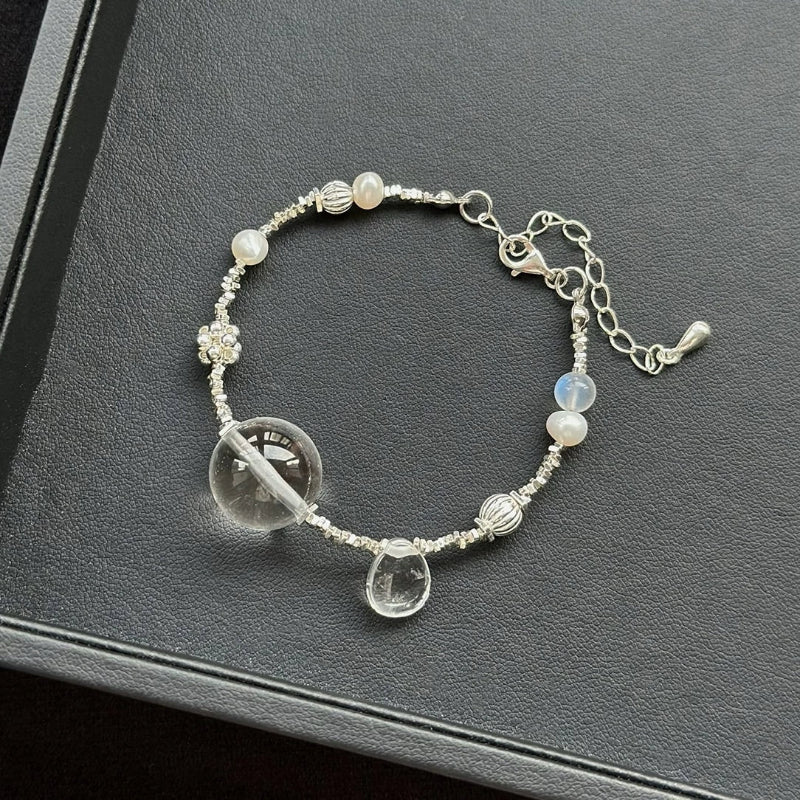 Healing crystal bracelet featuring Clear Quartz, Freshwater Pearl, and Blue Moonstone – supports clarity, intuition, and emotional balance.