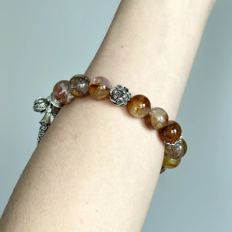 Energy crystal bracelet featuring Hematoid Quartz and Copper Rutilated Quartz – enhances determination, grounding, and chakra alignment.