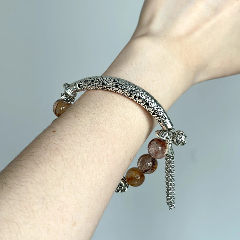 Beaded bracelet made with Color Hematoid Quartz and Copper Rutilated Quartz – ideal for motivation, clarity, and personal growth.