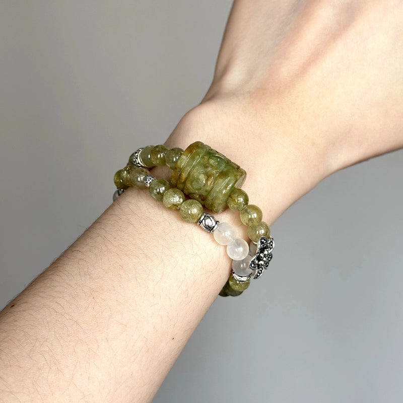 Energy crystal bracelet featuring Green Jade and Tsavorite – designed to attract positive energy and inner harmony.