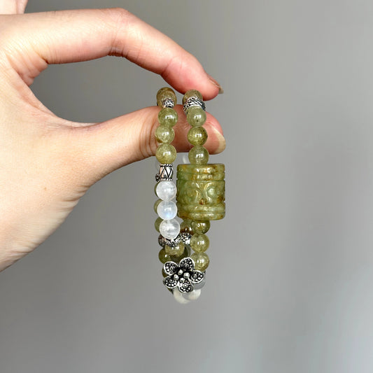 Crystal healing bracelet with Green Jade and Blue Moonstone – promotes emotional balance, calmness, and abundance.