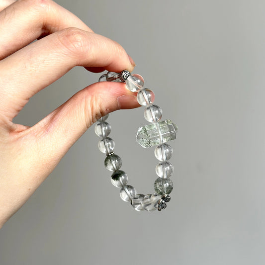 Crystal healing bracelet with Green Phantom and Clear Quartz – supports grounding, emotional renewal, and intuitive focus.