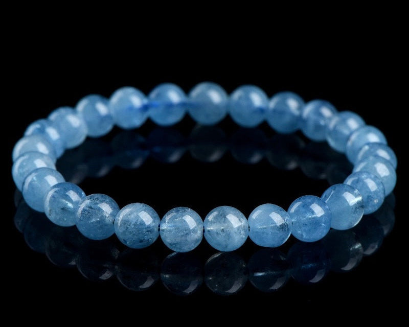 Healing crystal bracelet – aquamarine for throat chakra and confidence