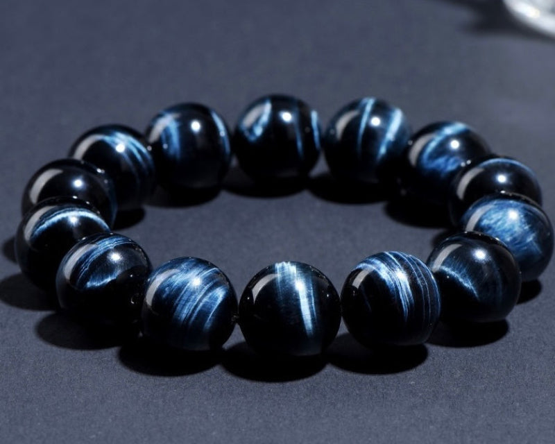 Healing crystal bracelet made of lightning blue tiger eye – energy crystal for meditation and strength