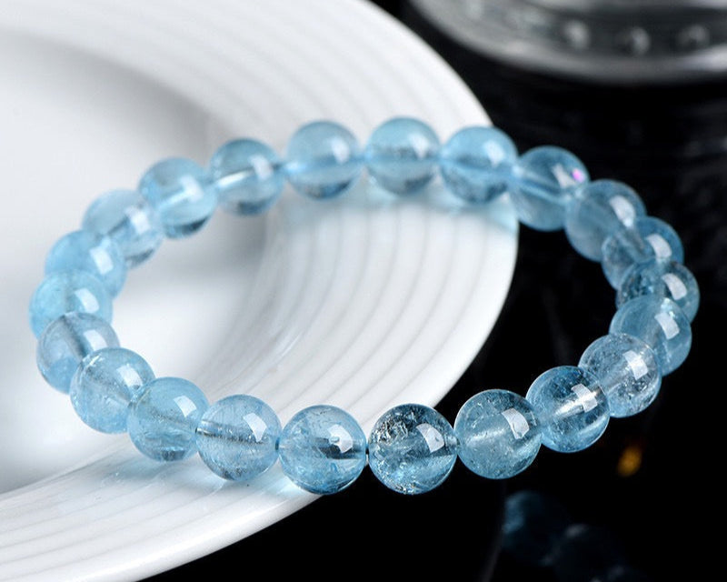 Healing crystal bracelet – blue topaz for mental clarity, meditation, and balance