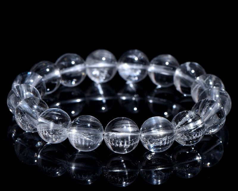 Healing crystal bracelet with Cat’s Eye White Topaz to relieve anxiety and stress