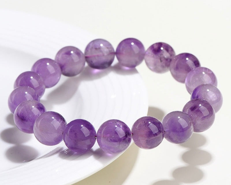 Healing crystal bracelet to enhance intuition, emotional healing, and energy cleansing