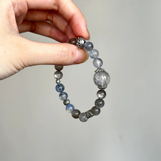 Healing crystal bracelet, featuring Herkimer Diamond, supporting positive energy and chakra alignment, perfect for self-awareness.