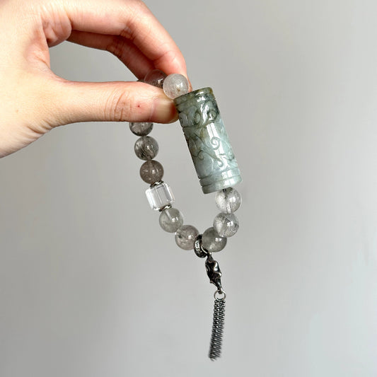 Beaded bracelet made with Jade, Clear Quartz, and Rabbit Hair Quartz – ideal for peace, healing, and spiritual connection.