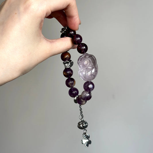 Crystal healing bracelet with Phantom Amethyst and Amethyst Fox – promotes clarity, inner strength, and calming energy.