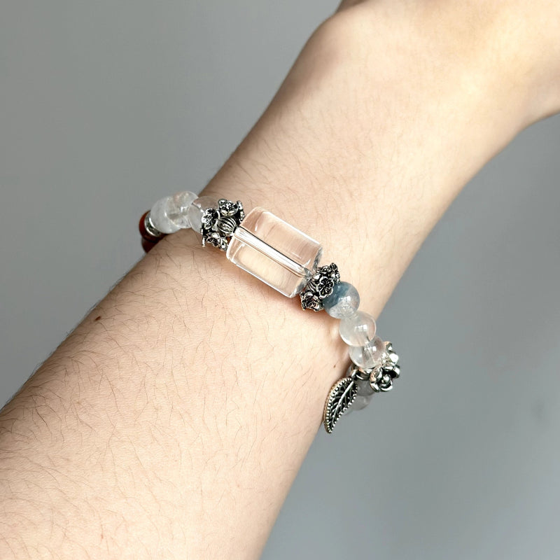 Energy bracelet with Rabbit Hair Quartz and Clear Quartz – enhances self-awareness, purification, and emotional alignment.
