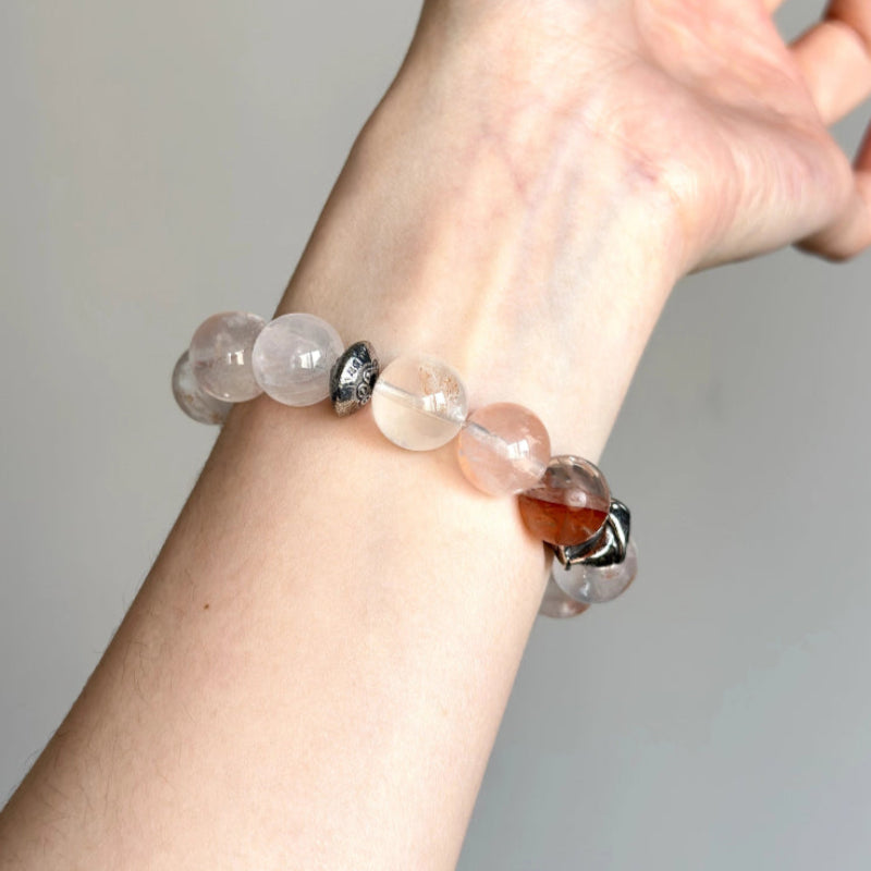 Energy crystal bracelet with Azeztulite – soothing vibrations for emotional balance and love.