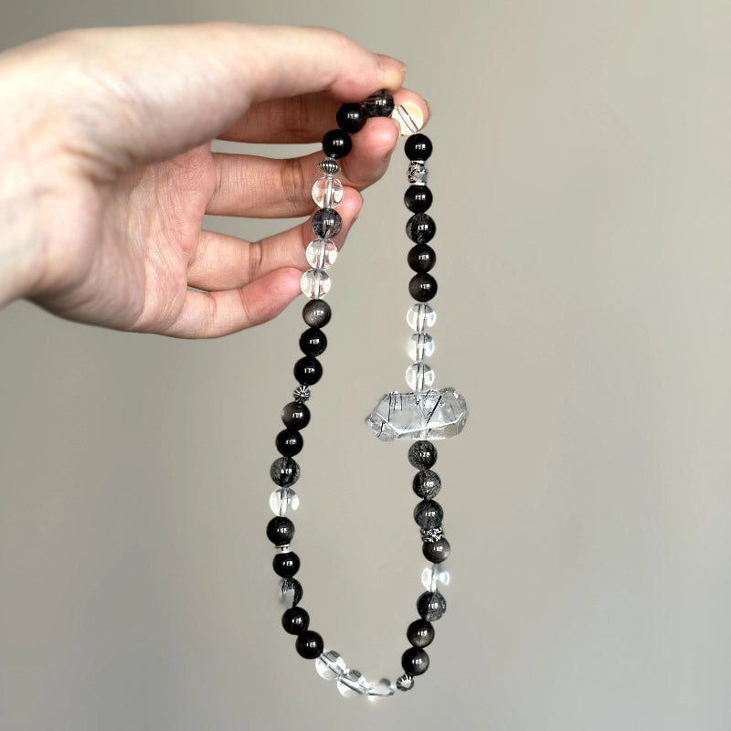 Crystal healing bracelet with Obsidian and Clear Quartz – supports emotional strength, focus, and energy protection.