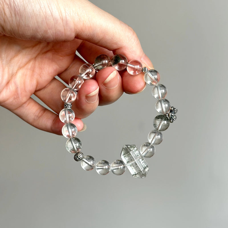 Beaded bracelet made with Green Phantom Quartz and Clear Quartz – perfect for meditation, inner peace, and chakra cleansing.