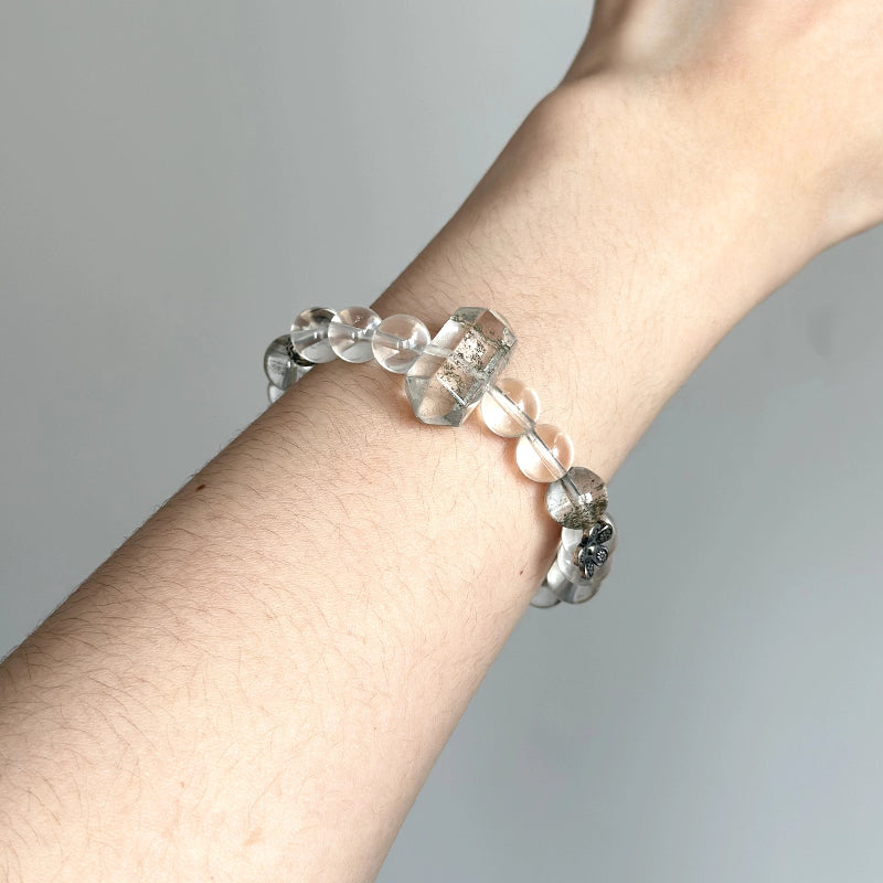 Energy crystal bracelet featuring Green Phantom and Clear Quartz – promotes balance, insight, and spiritual clarity.