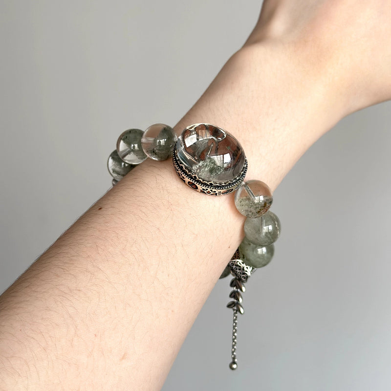 Energy bracelet with Green Phantom Quartz and Clear Quartz – enhances intuition, purification, and grounding energies.