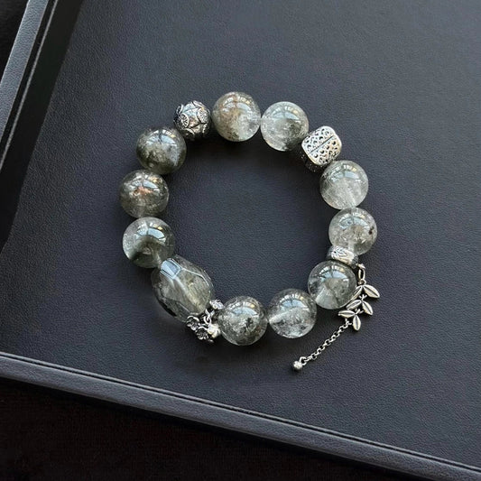 Healing crystal bracelet featuring Green Phantom Quartz – supports growth, emotional healing, and spiritual transformation.