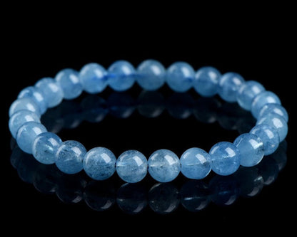 Healing crystal bracelet – aquamarine for throat chakra and confidence
