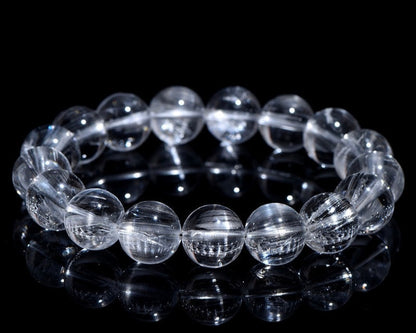 Healing crystal bracelet with Cat’s Eye White Topaz to relieve anxiety and stress
