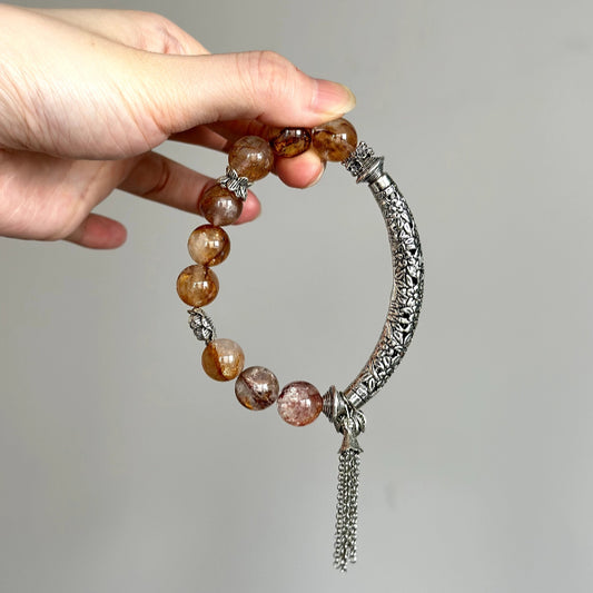 Crystal healing bracelet with Hematoid Quartz and Copper Rutilated Quartz – promotes focus, energy flow, and manifestation power.