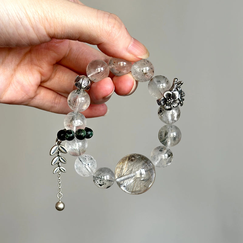 Beaded bracelet with crystal stones – featuring Rutilated Quartz for creative energy and healing.