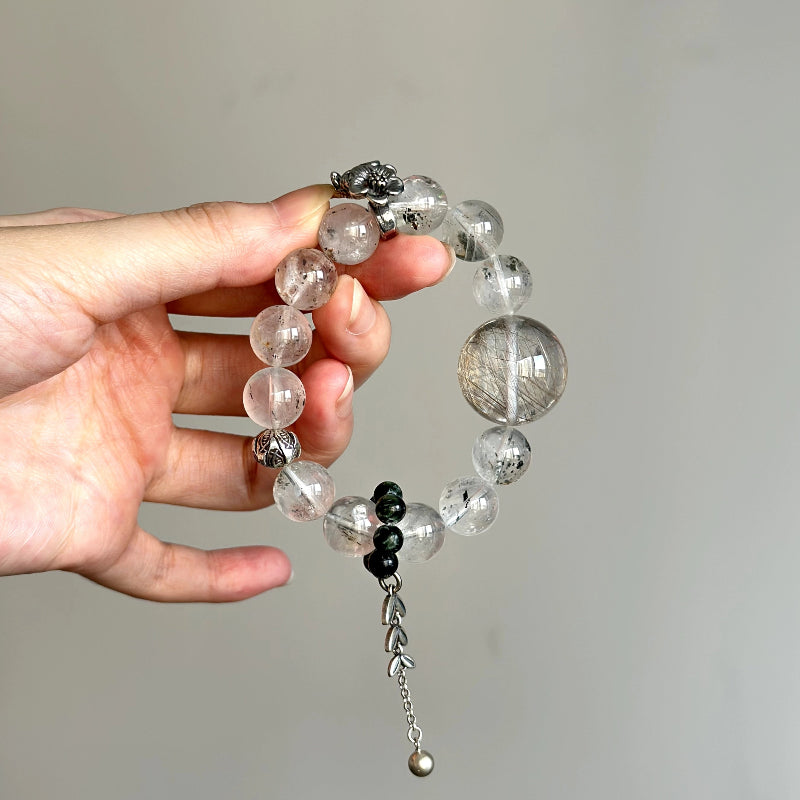 Healing crystal bracelet with Silver Rutilated Quartz – ideal for focus, clarity, and creative energy.