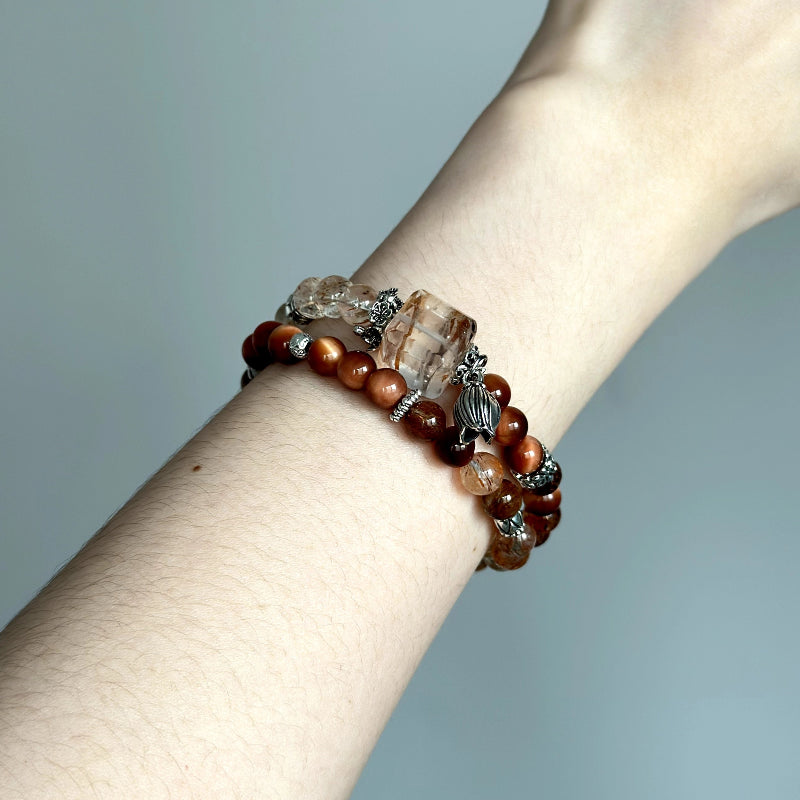 Energy crystal bracelet with Tiger’s Eye and Super Seven – supports solar plexus energy, courage, and mental clarity.