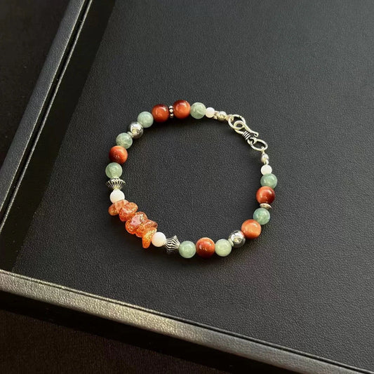 Healing crystal bracelet featuring Sunstone Chips, Green Kyanite, and Sun Tiger’s Eye – supports vitality, clarity, and personal empowerment.